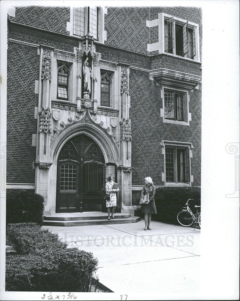 1965 Press Photo Charts took - Historic Images