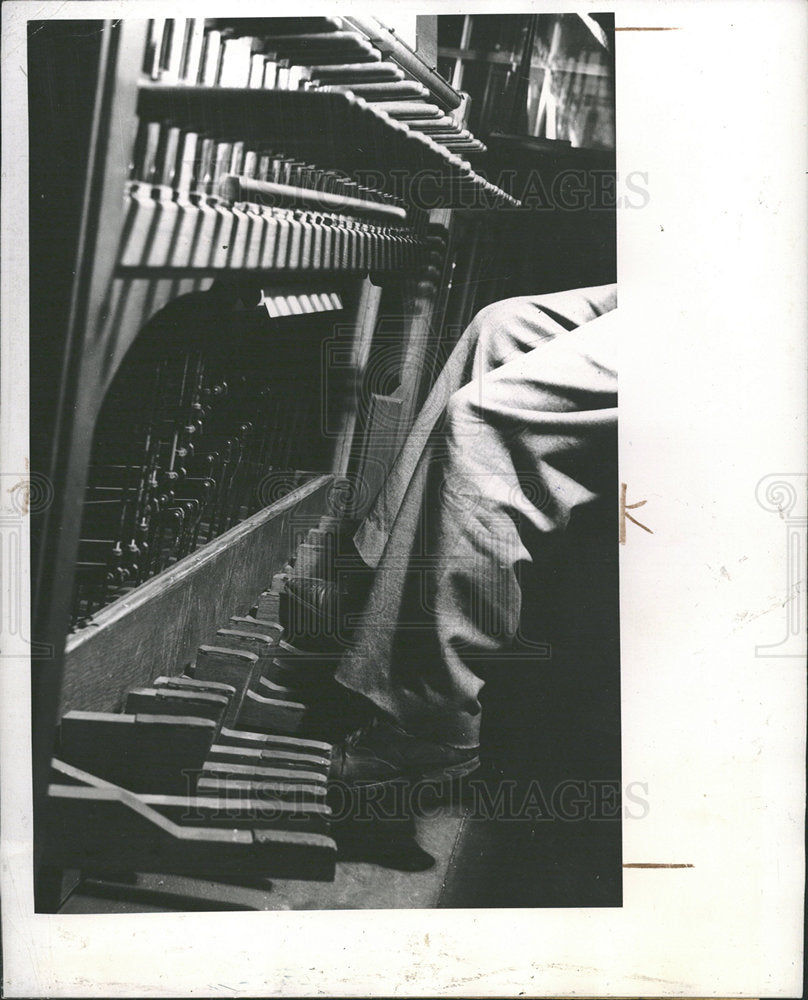 1945 Press Photo Carillon Musical Instrument Michigan - Historic Images
