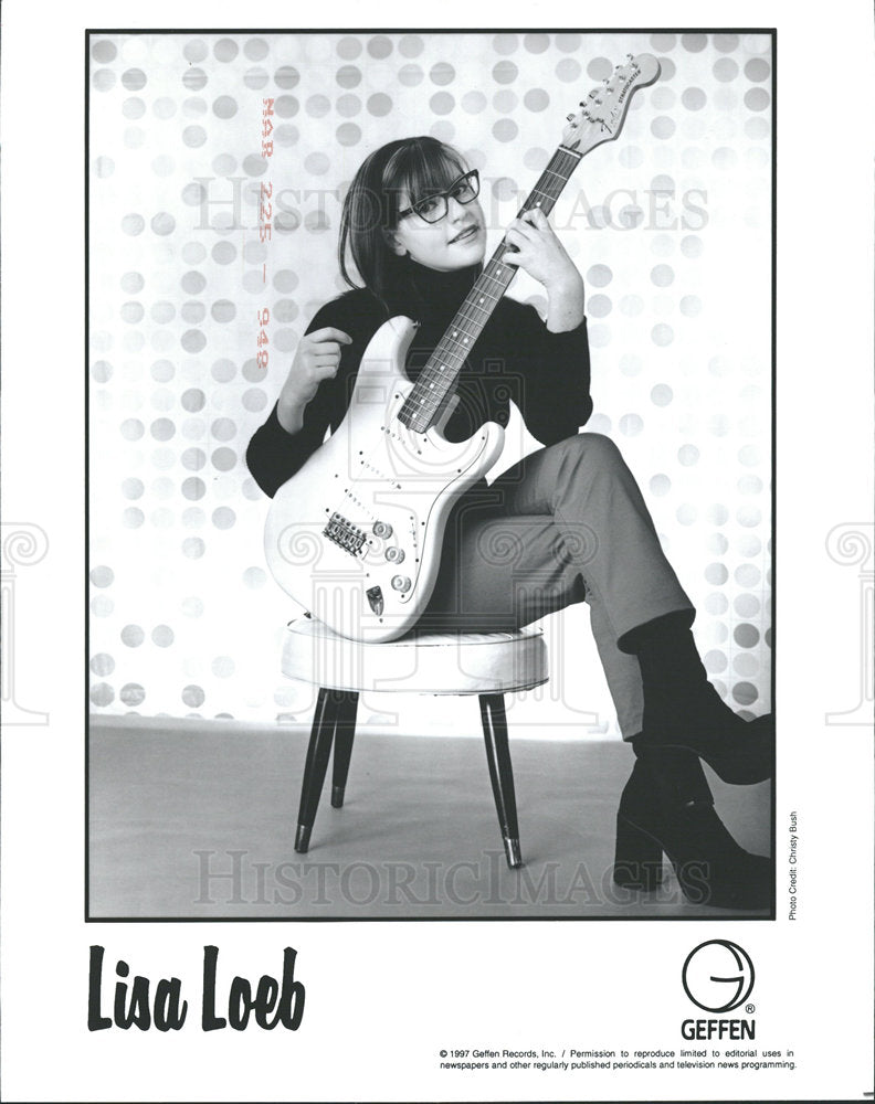 1997 Press Photo Lisa Loeb American Singer Songwriter - Historic Images