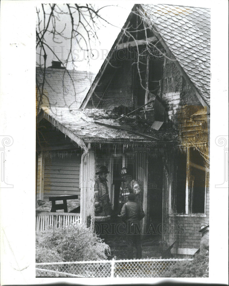 1985 Press Photo House Fire Detroit Michigan - Historic Images