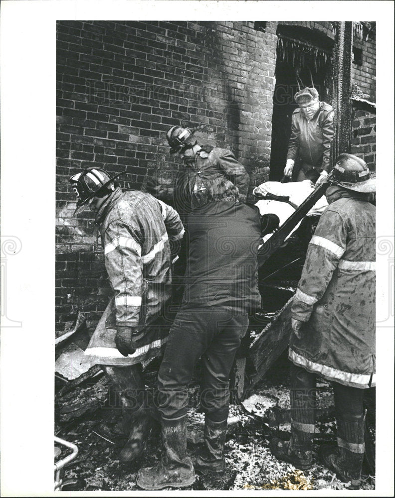 1983 Press Photo Fires Cass Corridor Apartment Detroit - Historic Images