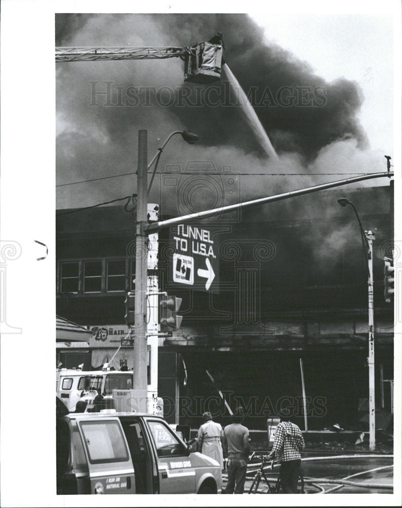 1990 Press Photo Fires Warehouse Windsor Detroit Tunnel - Historic Images