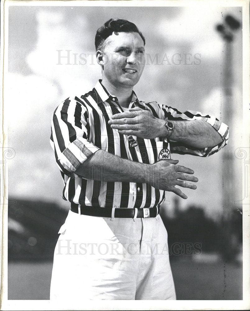 1942 Press Photo Detroit Athletic Director Lloyd Brazil - Historic Images