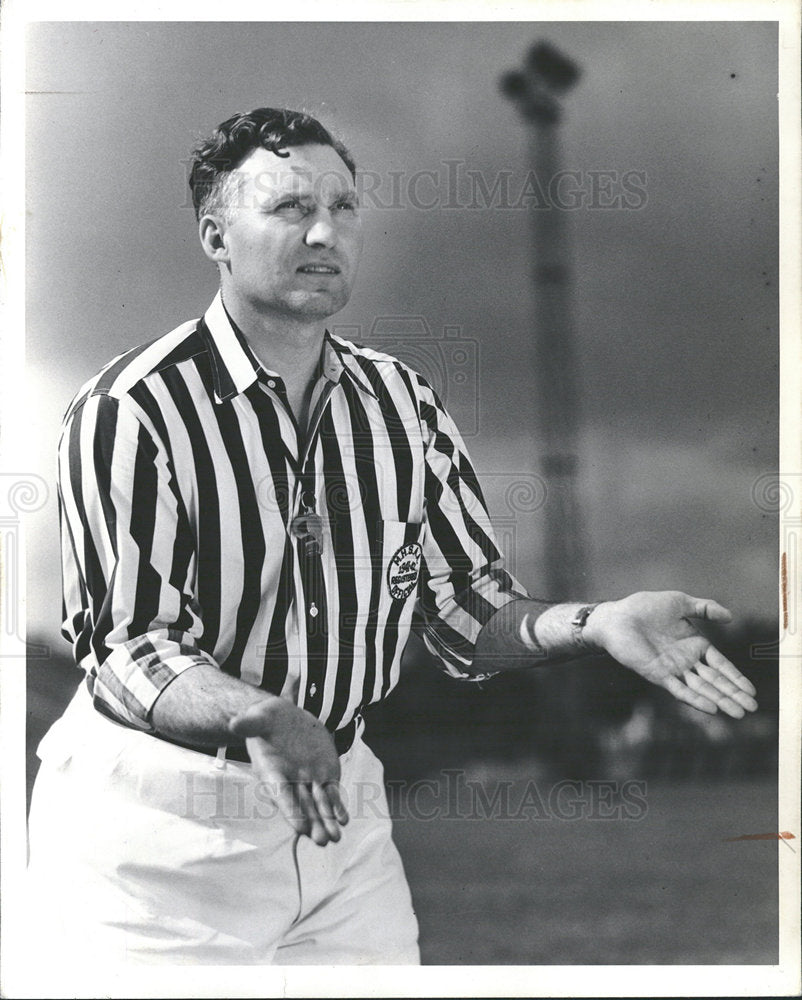 1942 Press Photo Lloyd Brazil University Detroit Coach - Historic Images