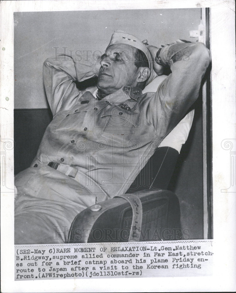 1971 Press Photo Lt Gen Matthew Ridgway Sleeps On Plane - Historic Images