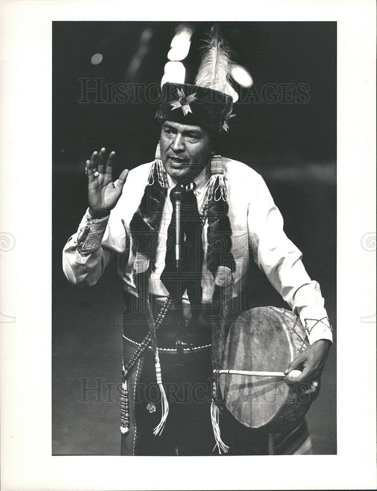 1988 Press Photo Wallace Coffey Director Denver Indian  - Historic Images