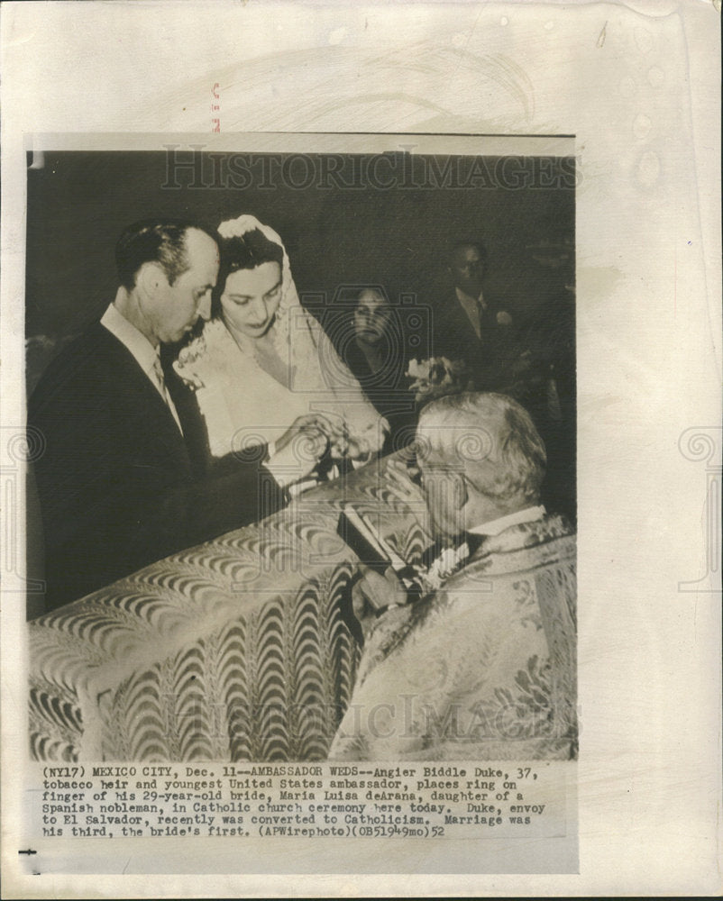 1952 Angier Duke Maria Luisa ring finger - Historic Images