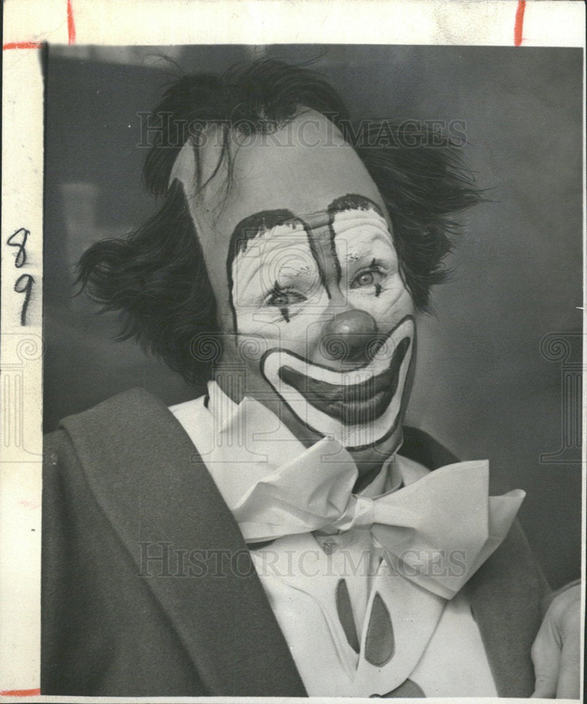 1965 Press Photo Richard Conte American Actor Clown - Historic Images