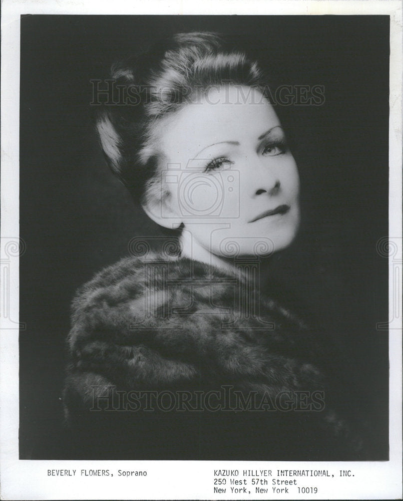 1977 Press Photo Beverly Flowers Soprano Bartend Bride  - Historic Images