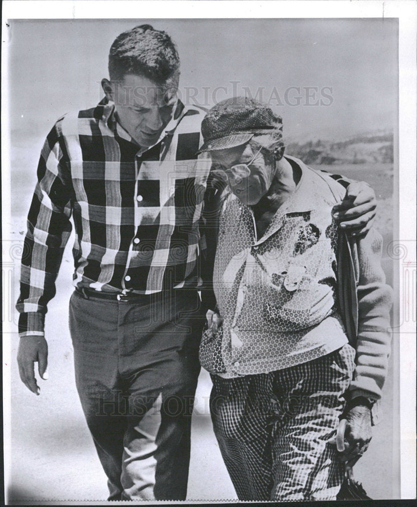 1959 Press Photo MRS EMMA GATEWOOD ROBERT HALL - Historic Images