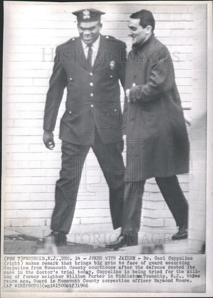 1966 Press Photo Dr Coppolino Leaving Trial Escorted - Historic Images