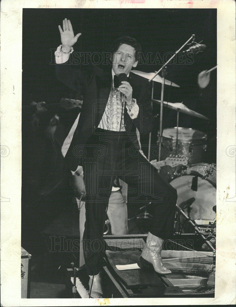 1973 Press Photo Singer Jerry Lee Lewis Performing - Historic Images