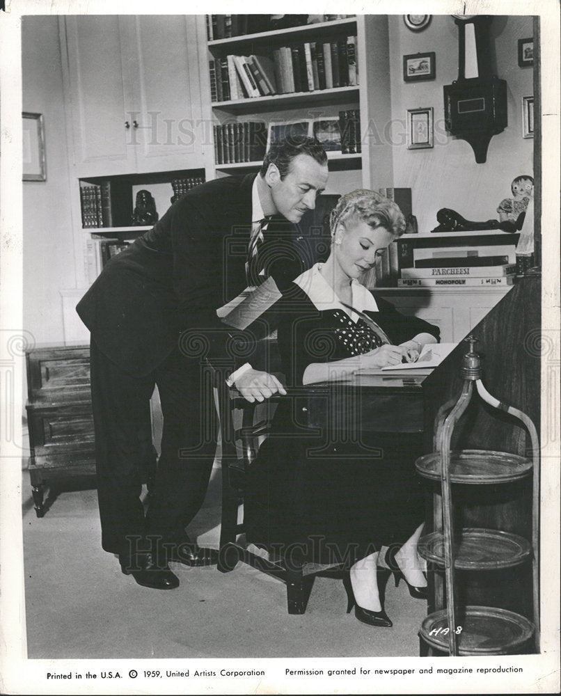 1960 Press Photo David Niven and Mitzi Gaynor Co-Star - Historic Images