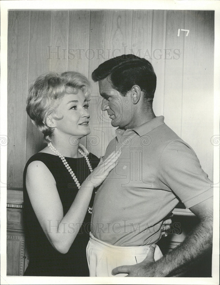1961 Press Photo Nina Foch and Rod Taylor Guest Star - Historic Images