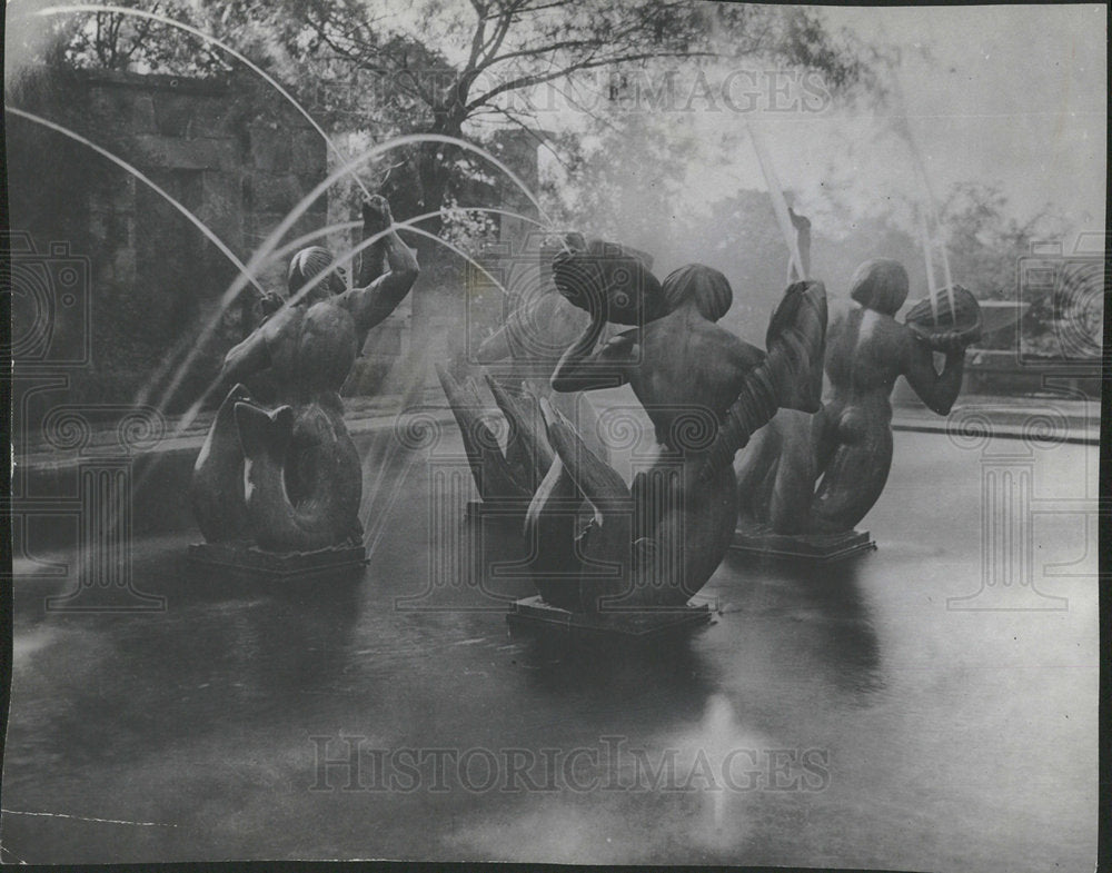 1900 Press Photo The fountain of the Tritons - Historic Images