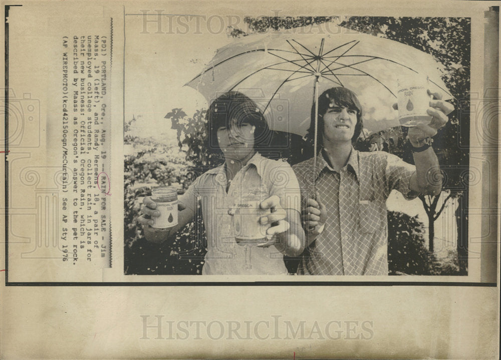 1976 Press Photo Jim Maass Hermens college students - Historic Images