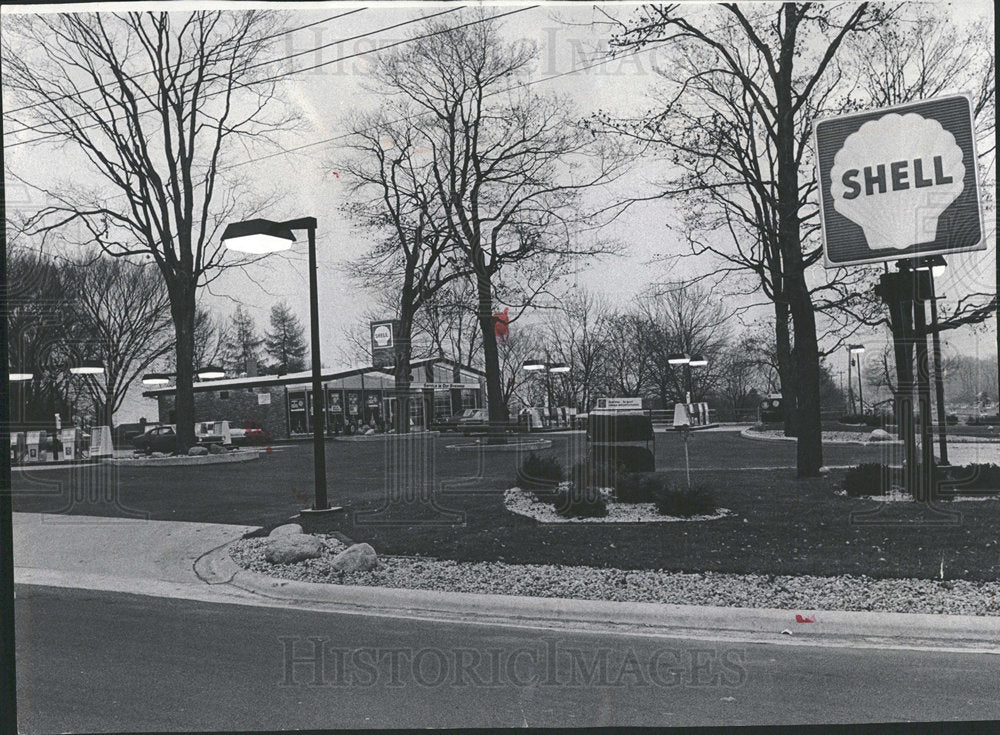 1972 Press Photo Landscaped Gasoline Station Ecology - Historic Images