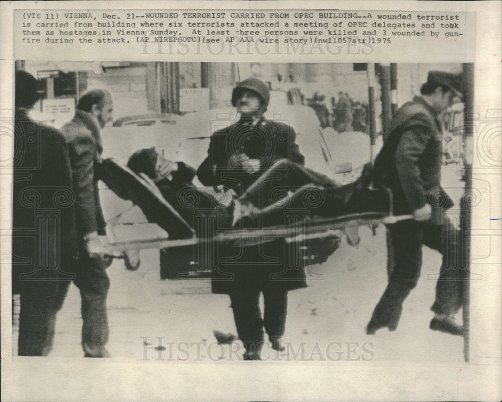 1975 Press Photo Wounded Terrorist Building Delegates - Historic Images