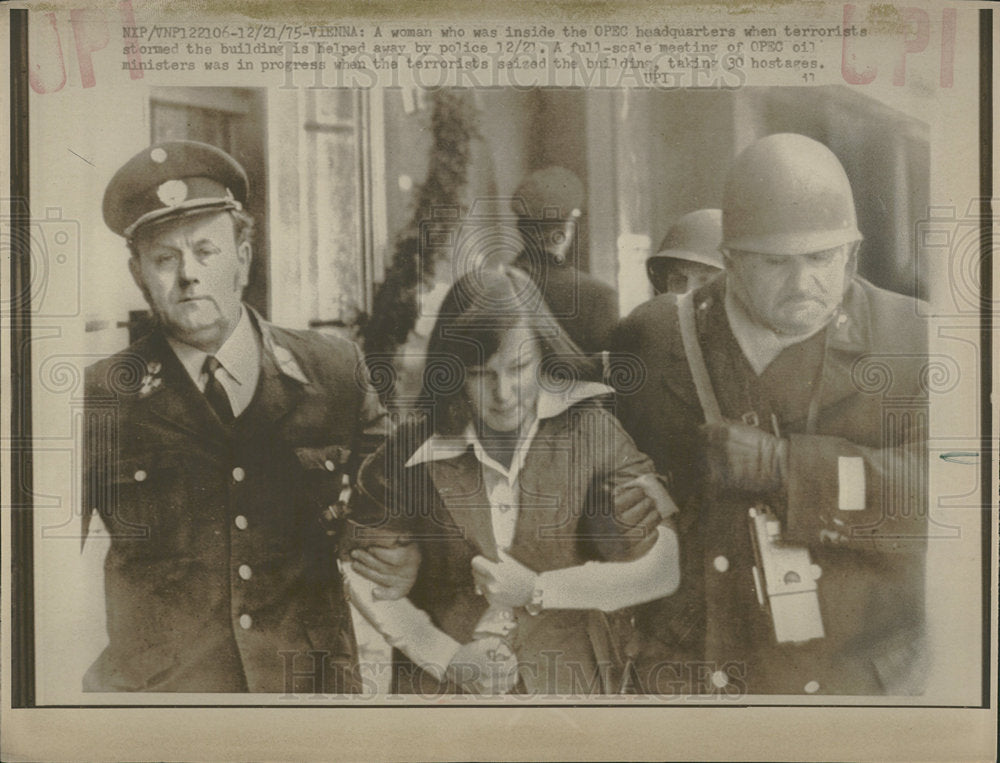 1975 Press Photo Woman Inside OPEC  Headquarters - Historic Images