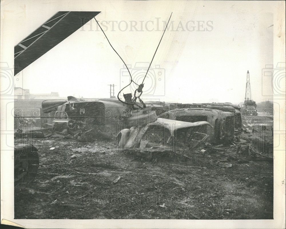 1954 Press Photo Glant Magnet Pound Car Mass Scrap Iron - RRY13827 - Historic Images