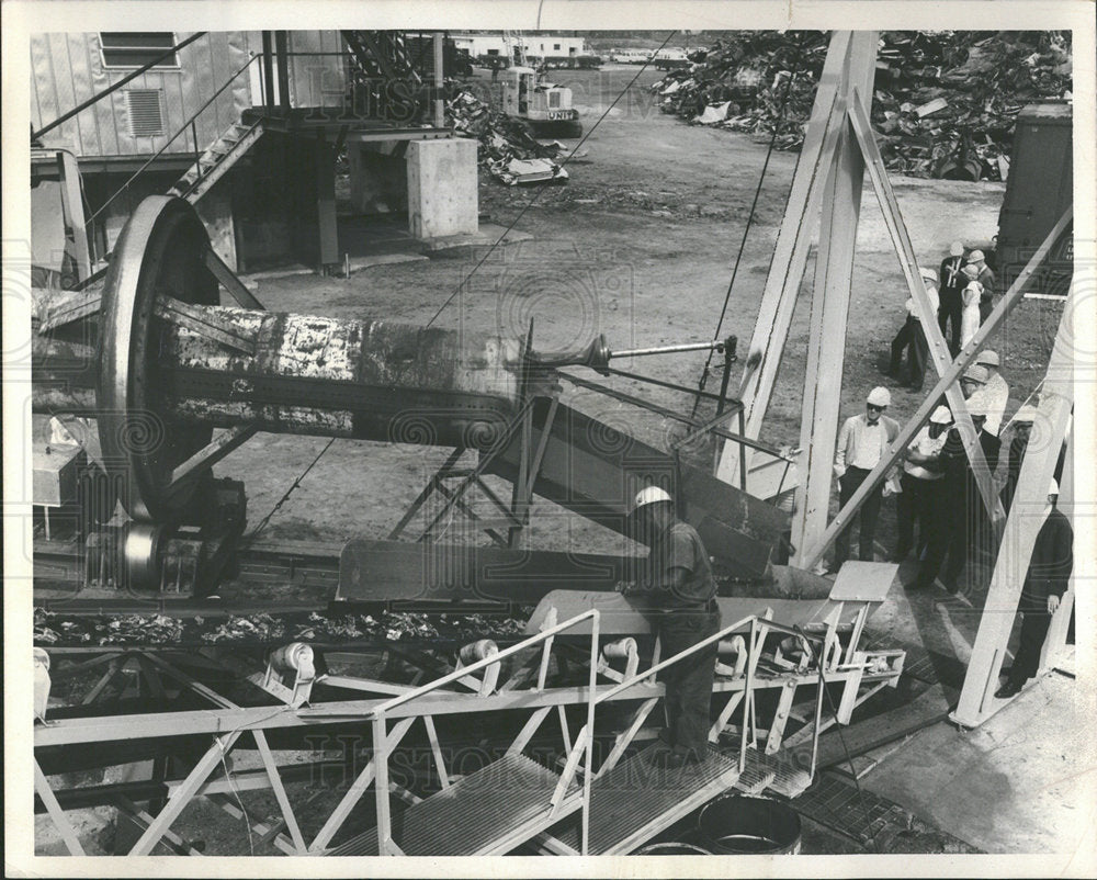 1966 Press Photo Machine Convert Junked Auto Bulk Steel - Historic Images