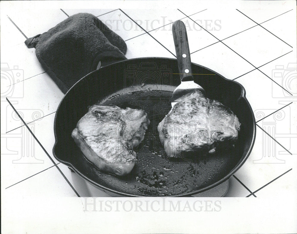 1989 Press Photo Pork Chops Fried Menu Items Dinner - Historic Images