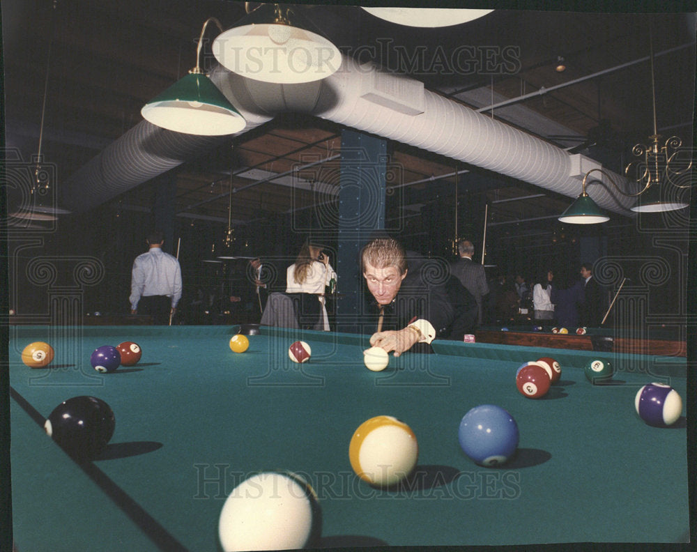 1989 Press Photo Man Pool Table Balls  - Historic Images