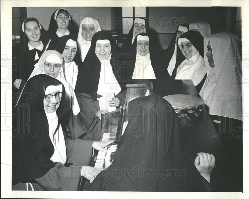 1964 Press Photo &quot;Poor Clares Sing Out&quot; Rehearsal - Historic Images