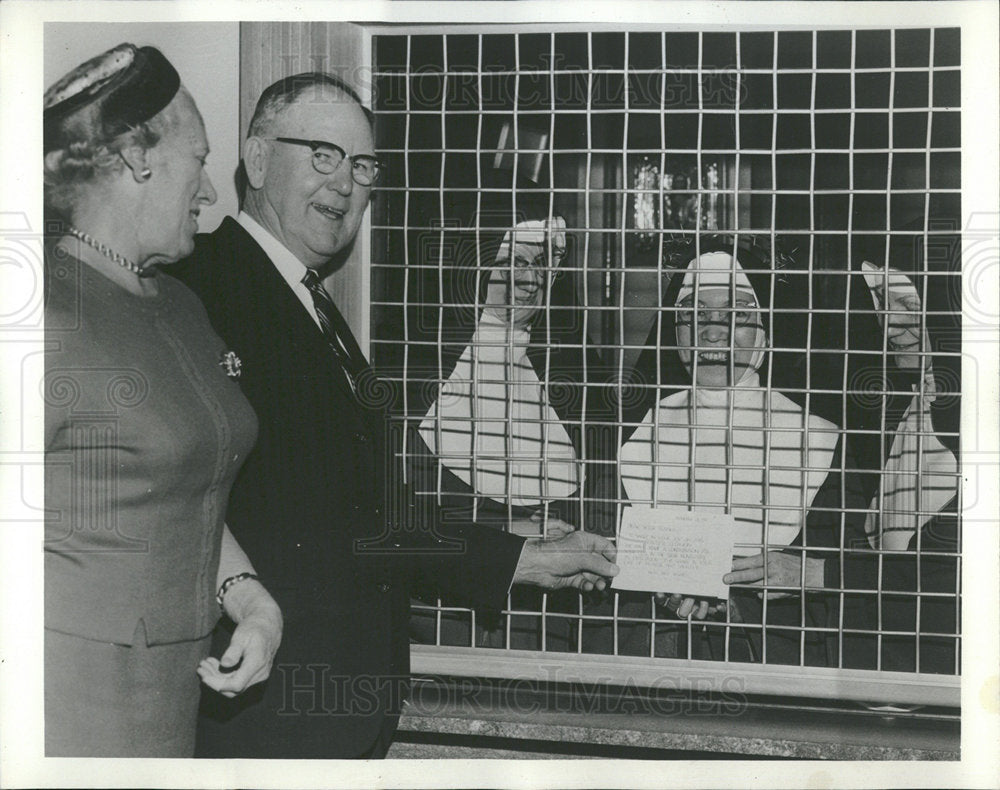 Press Photo Mr. and Mrs. Art Ward Poor Clares Monastery - Historic Images