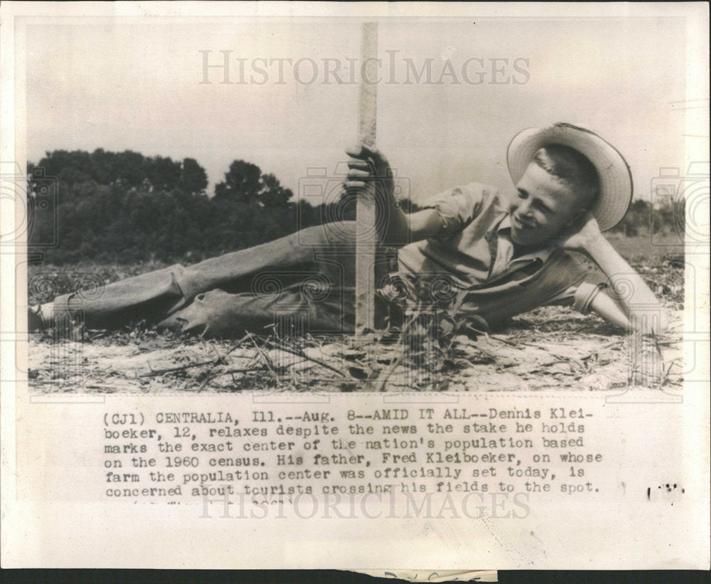 1961 Press Photo Dennis Kleiboeker Relaxes Despite News - Historic Images