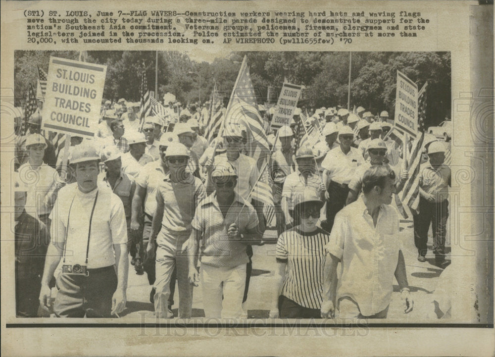 1970 Press Photo Construction Workers March Asia - Historic Images