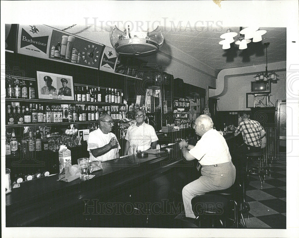 1971 Press Photo Johnny Bill Slowik Slowik&#39;s Restaurant - Historic Images