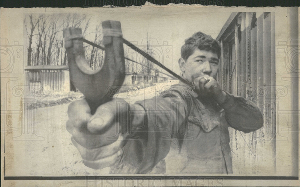 1969 Press Photo Dennis Walker Takes Aim With Slingshot - Historic Images