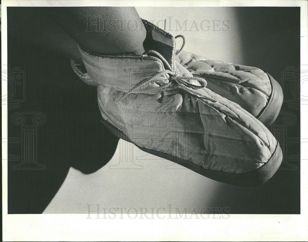 1978 Press Photo Polar Boots Winter Warm Shoes - Historic Images