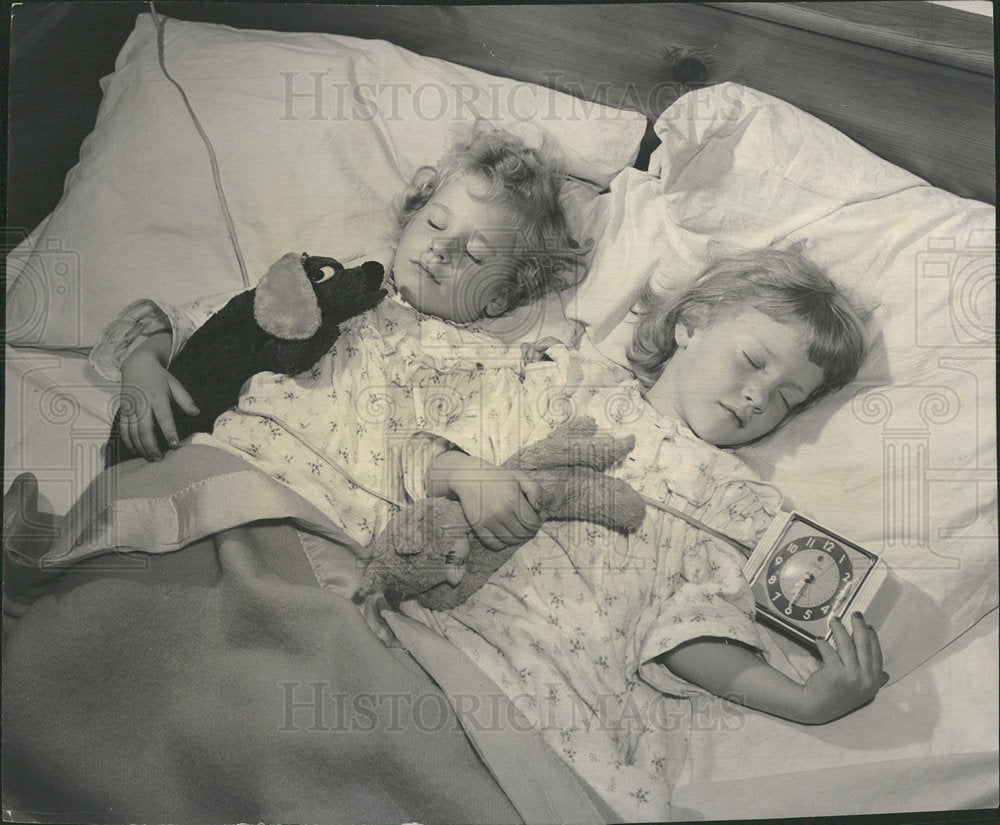1956 Press Photo Children Sleeping Same Bed Alarm Clock - RRY14353 - Historic Images