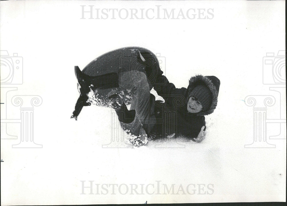 1975 Press Photo Disk Rider In The Snow - Historic Images