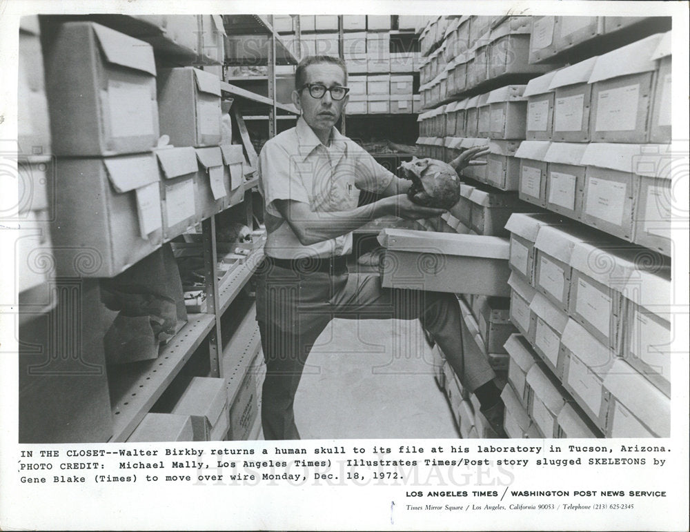 1972 Press Photo Anthropologist Arizona University - Historic Images