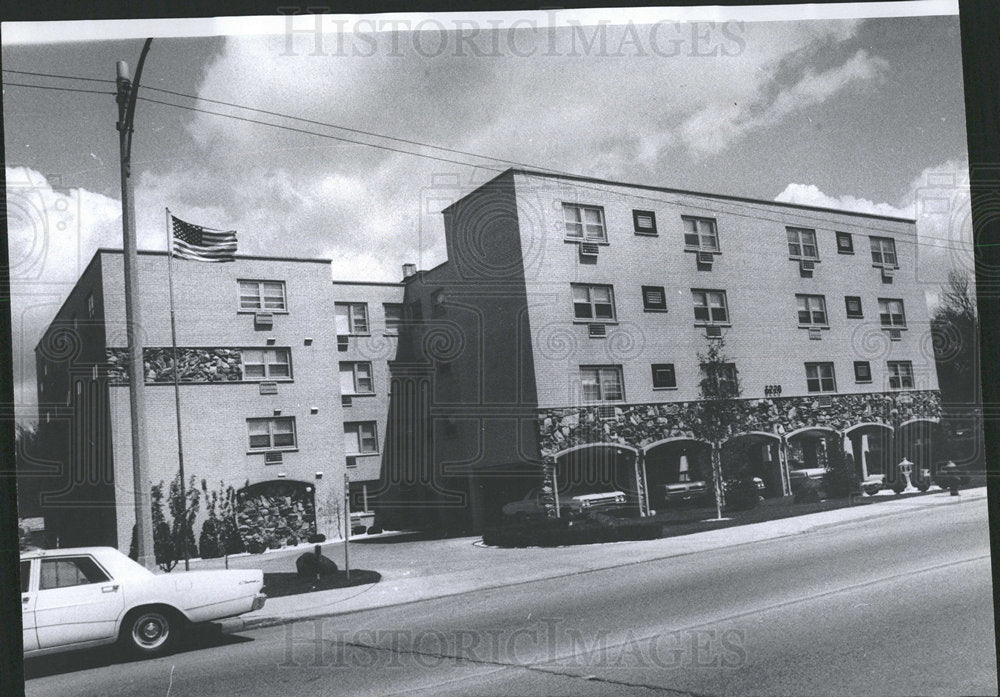 1967 Press Photo Condominium Oakton Street.Skokie - Historic Images