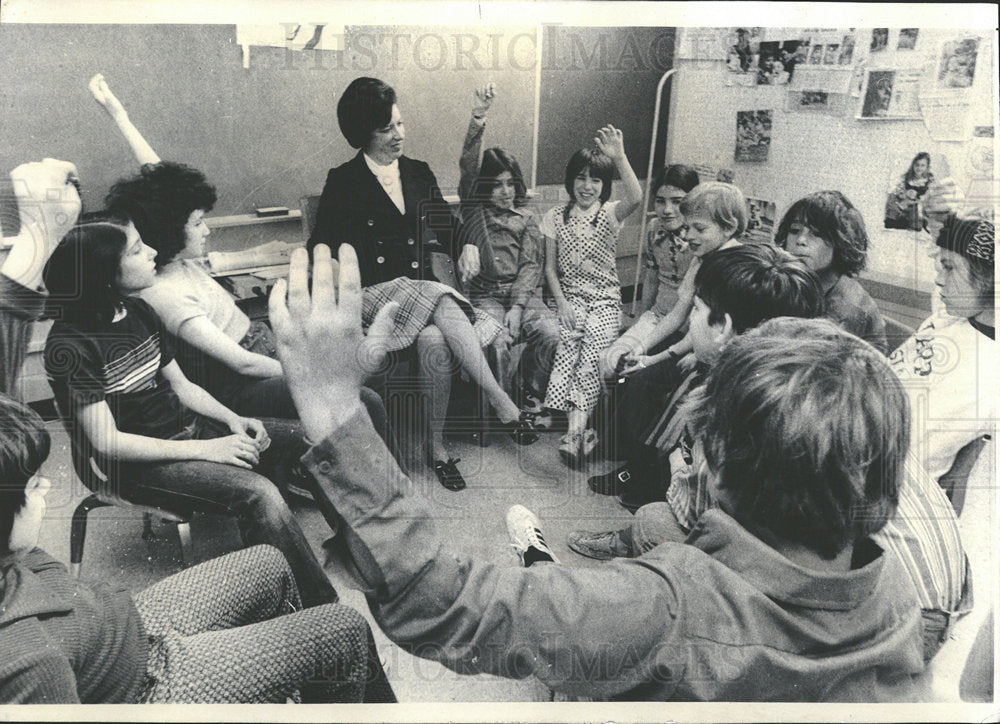 1973 Press Photo Sharp Corner School Skokie Illinois - Historic Images