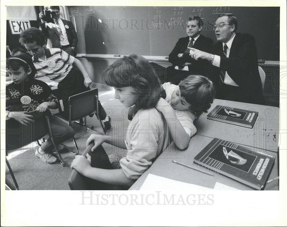 1986 Press Photo Thompson Bennett School Governor - Historic Images