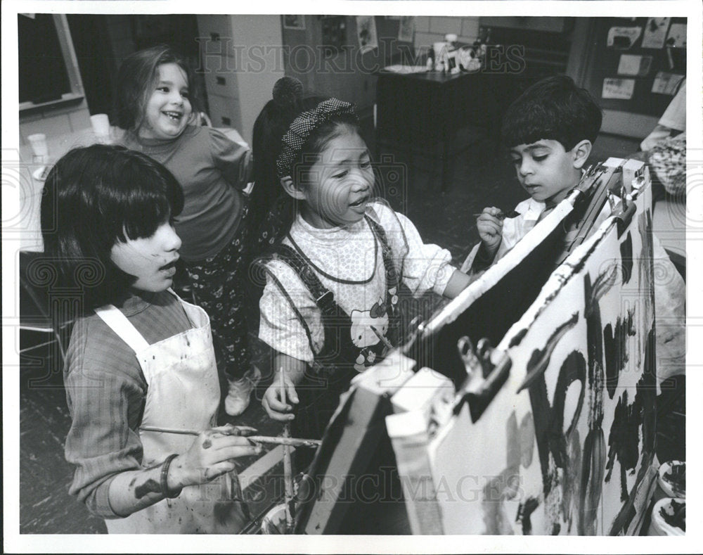 1994 Press Photo Students Painting School - Historic Images