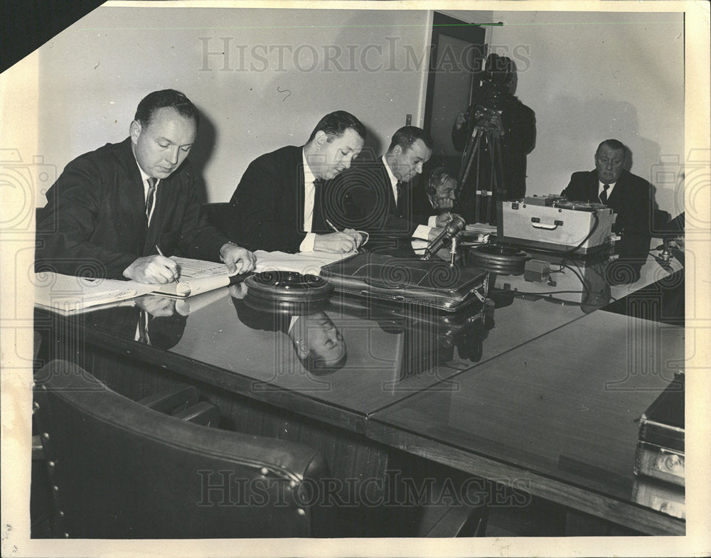 1963 Press Photo Legislative Committee Rent Gouging - Historic Images
