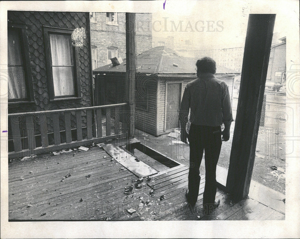 1975 Press Photo Chicago Apartments In Need Of Repair - Historic Images