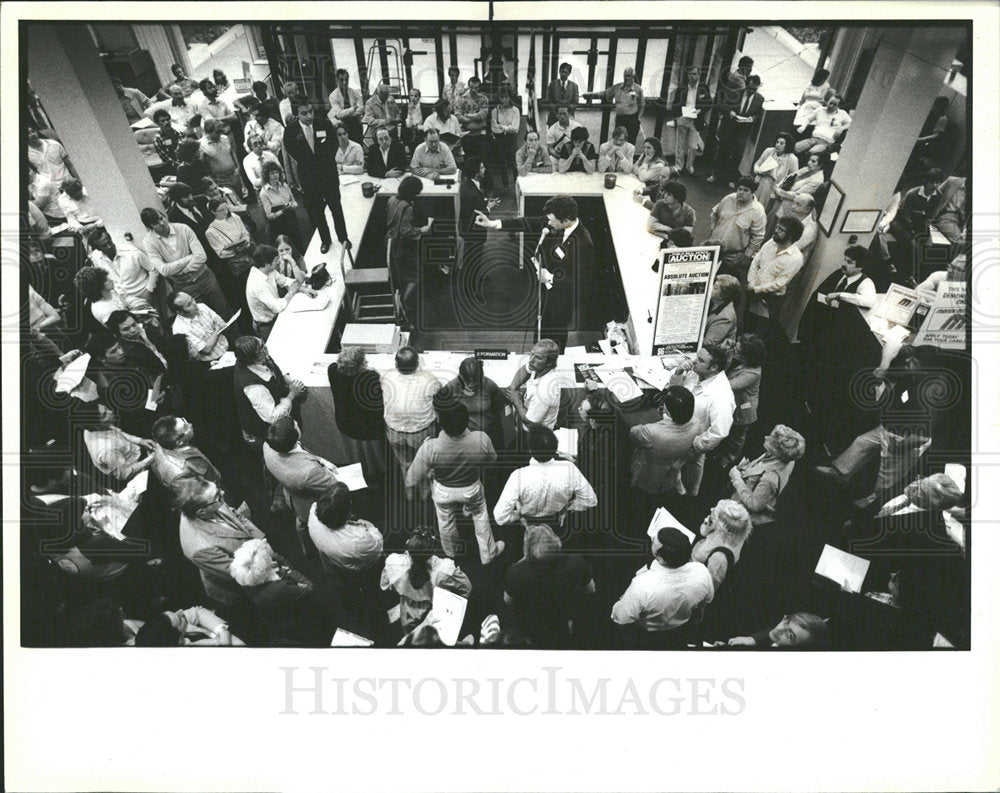 1983 Press Photo Gordon Greene Auctions 75 Homes - Historic Images