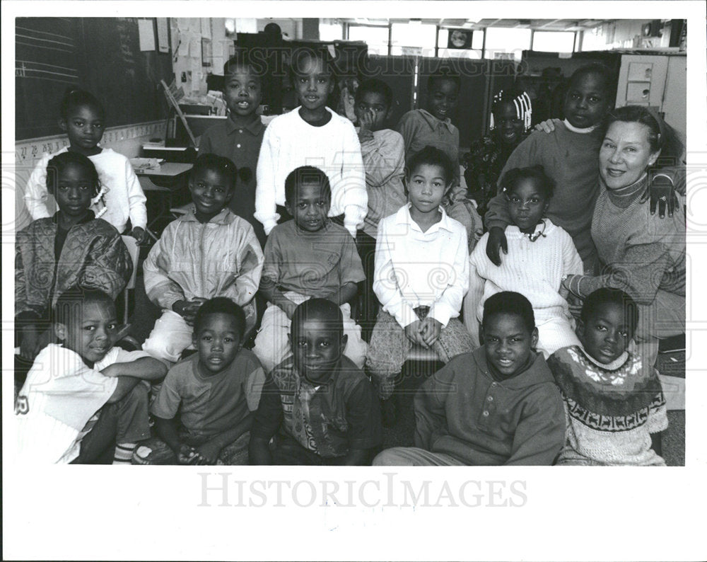 19952 Press Photo Fire Grade teacher Joan Miller Green - Historic Images