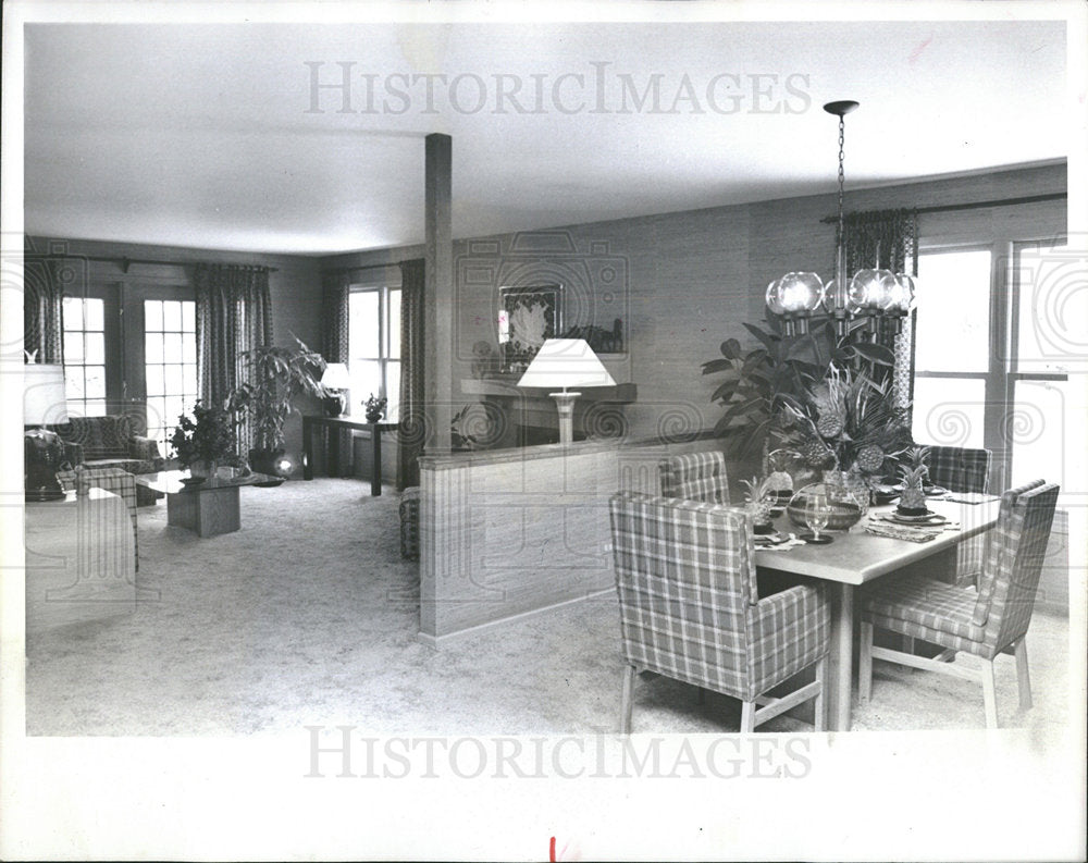 1978 Press Photo 102 Town House Model is Viewed - Historic Images