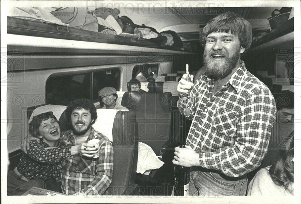 1979 Press Photo Amtrak Sundown Ski Train Chicago Wine - Historic Images