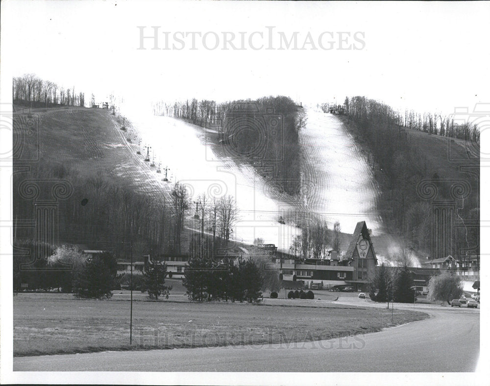 1972 Press Photo Boyne Mountain Snow Make Cannon Bombar - Historic Images