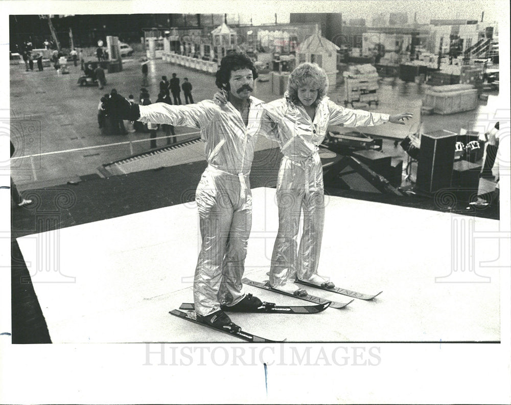 1977 Press Photo Ski Dek Skimer Stunt Skier Tom Harmon  - Historic Images