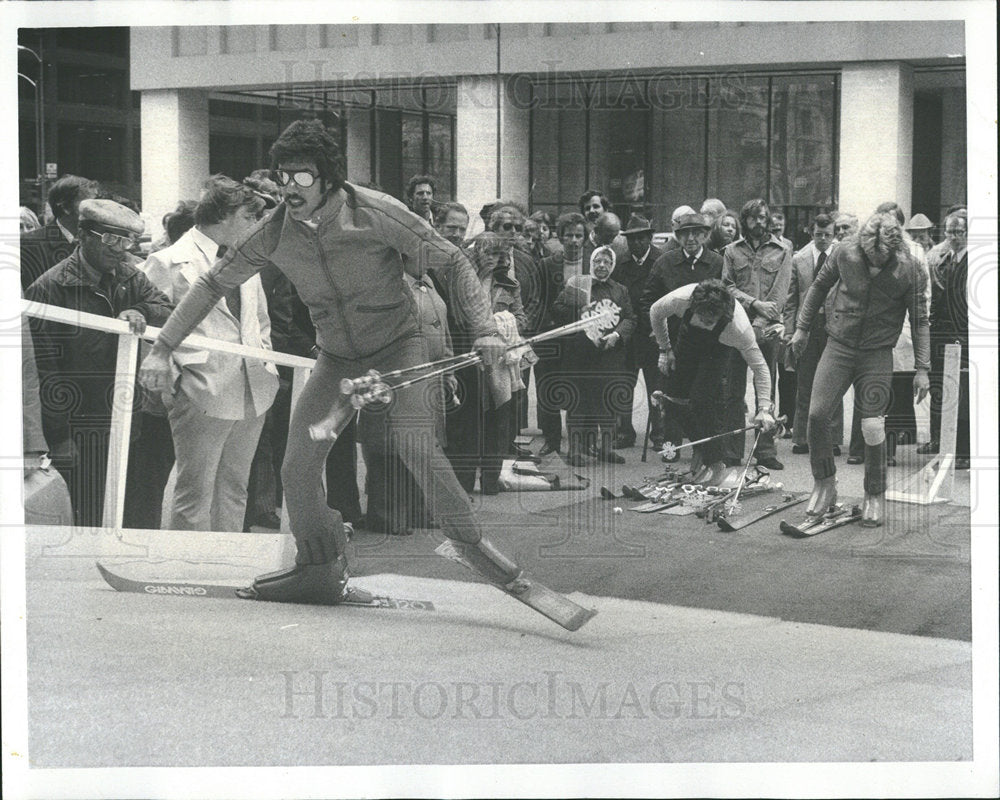 1975 Press Photo Polysnow ramp Vines Mannino Fashion   - Historic Images
